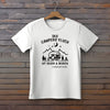 Bügelbilder weisses_Shirt_haengt_an_der_Wand-Camper-Fluch